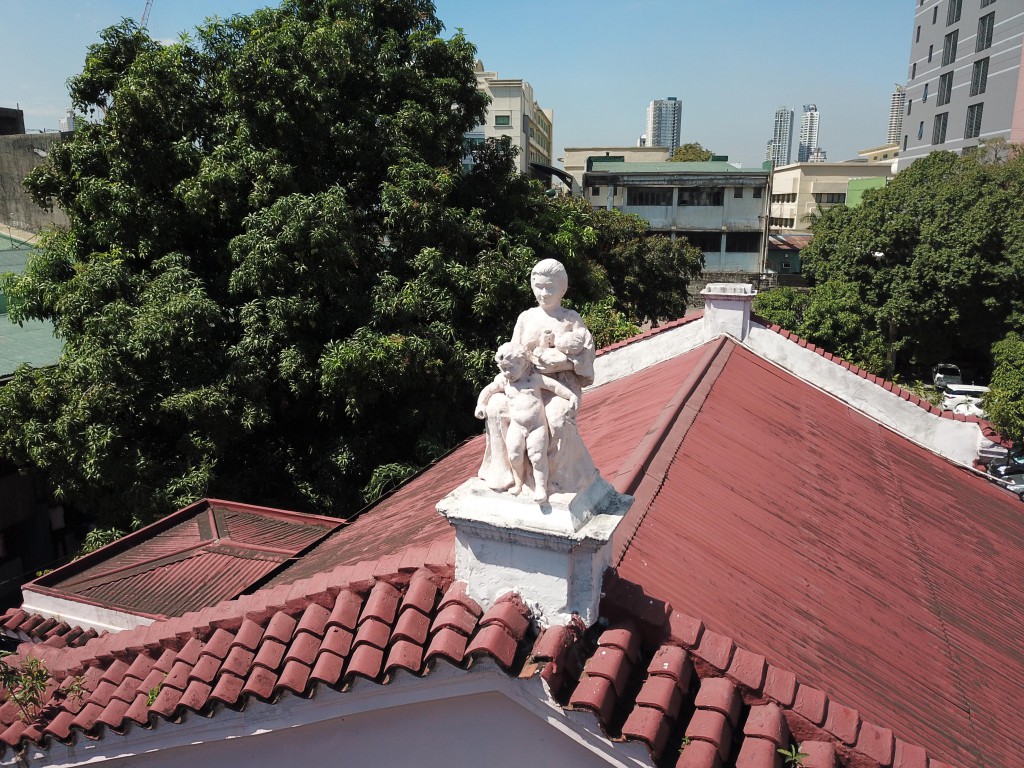 Statue of mother caring for her young children